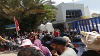 طلبة كلية آسفي يحتجون ضد قرار جائر لشركة النقل فيكتاليا أمام بوابتها الرئيسية